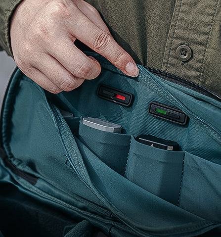 PGYTECH_OneMo_Sling_battery_storage_with_indicators.jpg